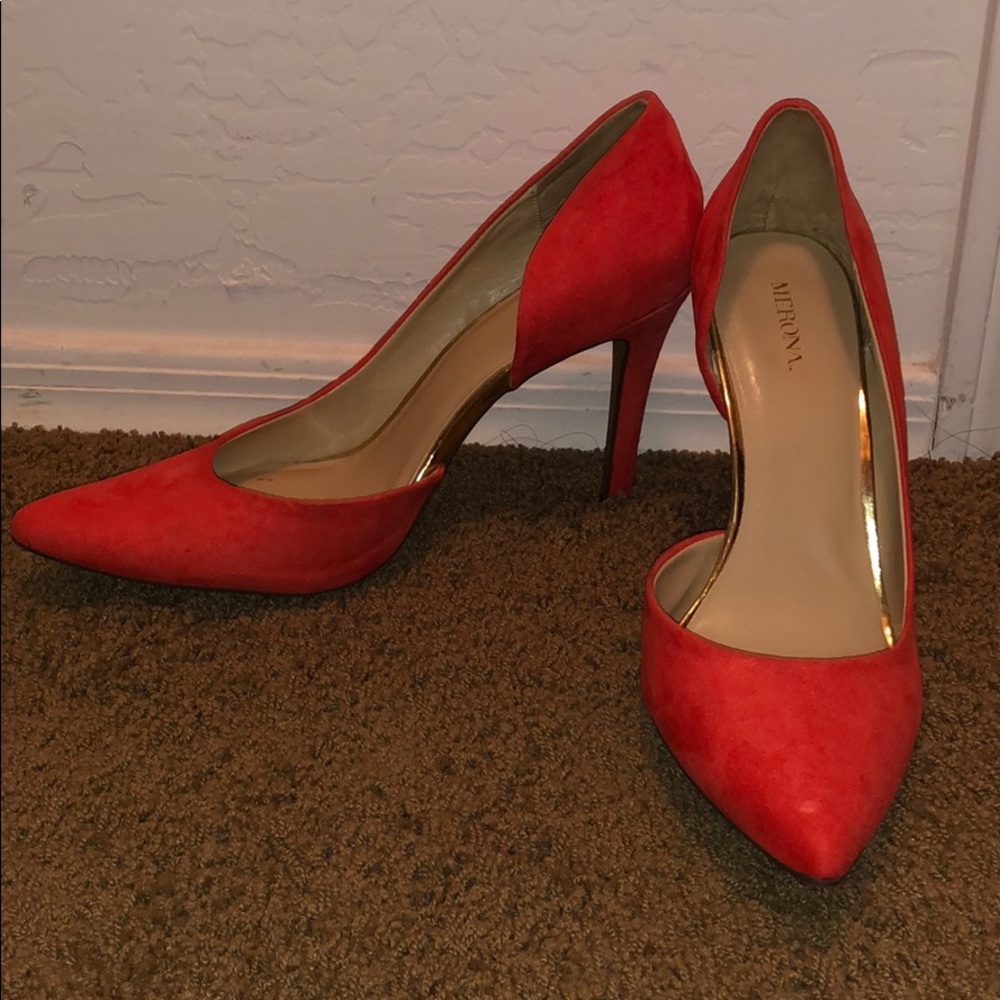 Coral pumps with gold detail